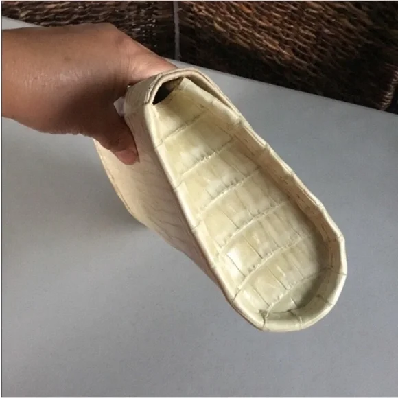 FRANCESCO SANTORO BEVERLY HILLS CROCODILE EMBOSSED HAND CLUTCH  INTERIOR SUEDE - Picture 7 of 15